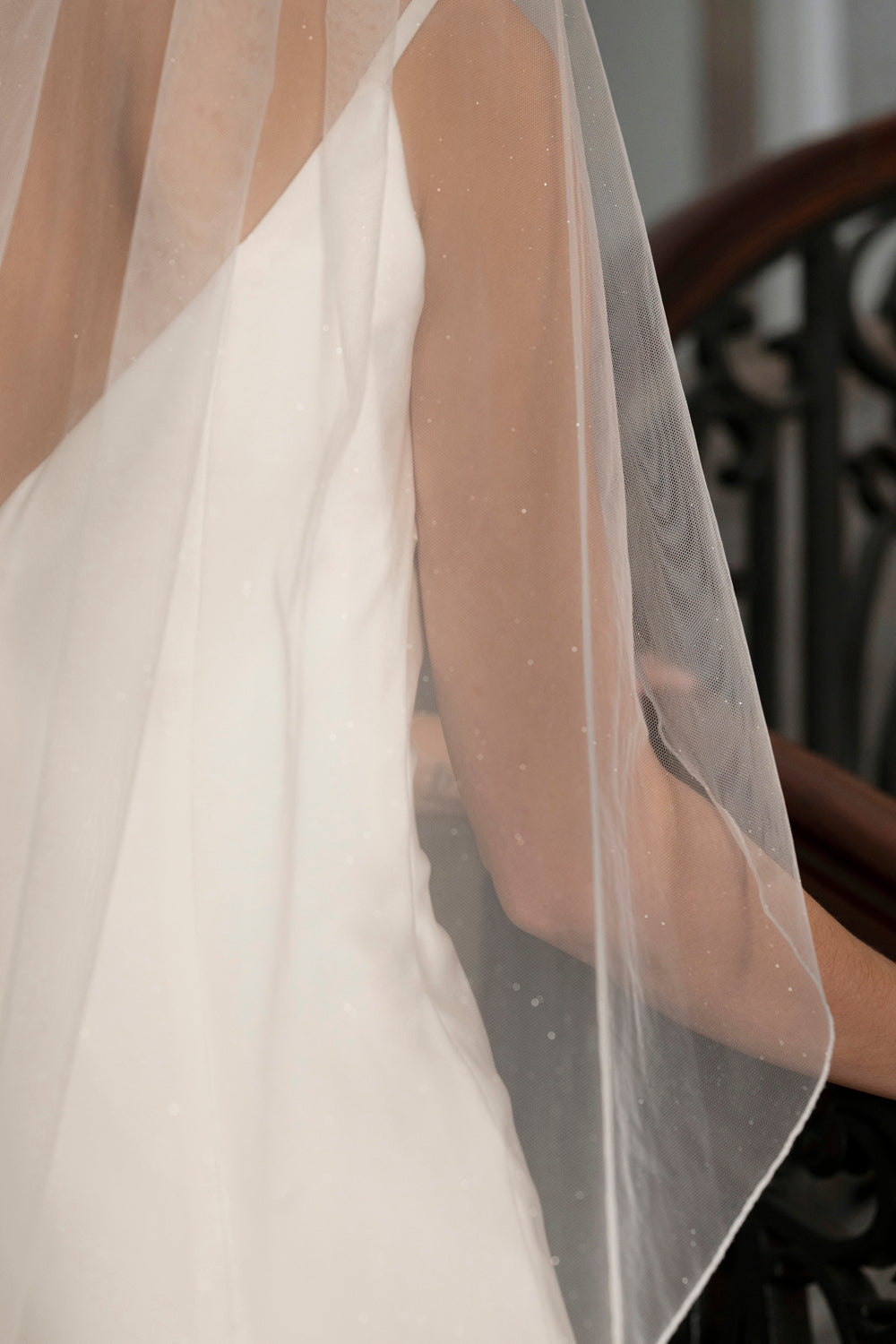 Bridal veil with discreet shimmer