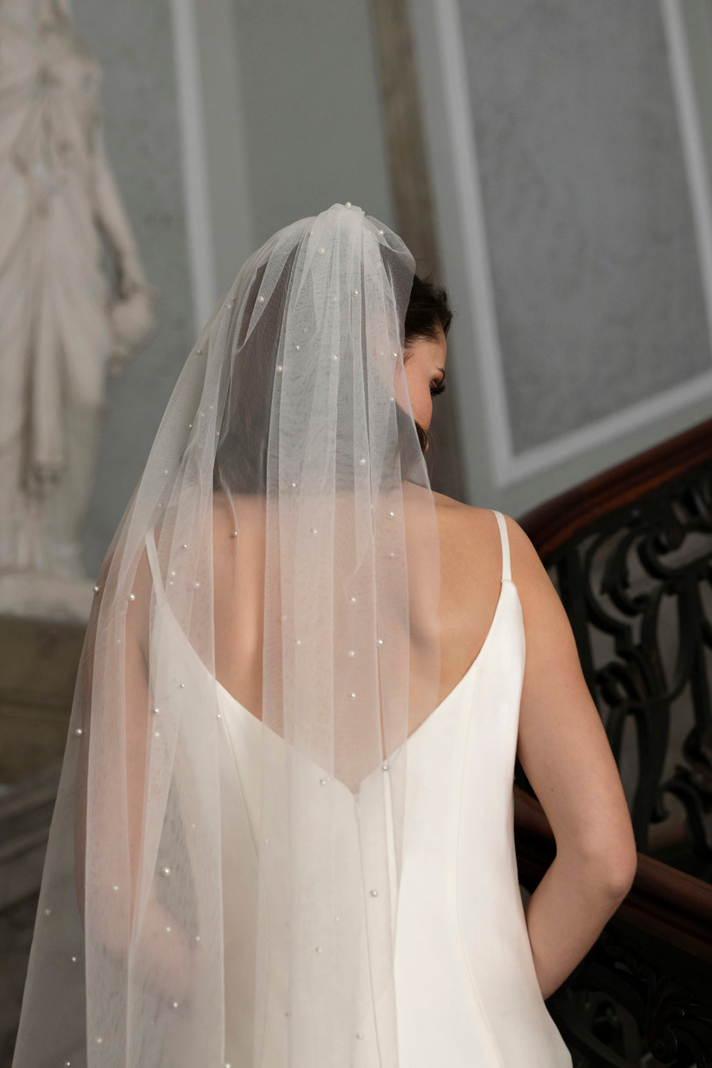 Bridal veil with pearls