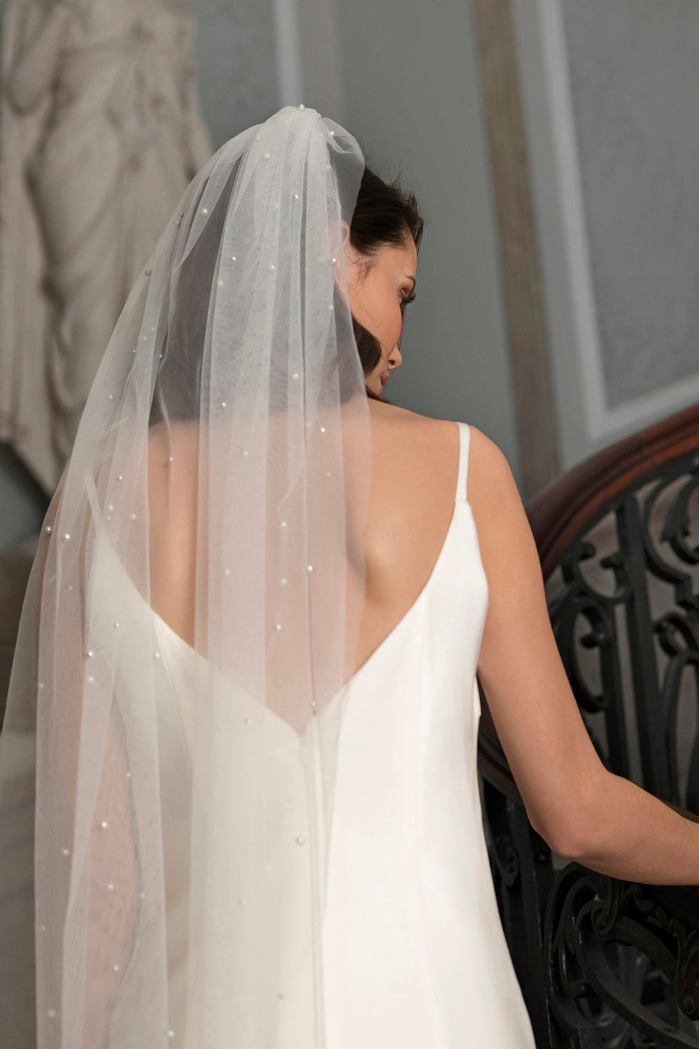 Bridal veil with pearls